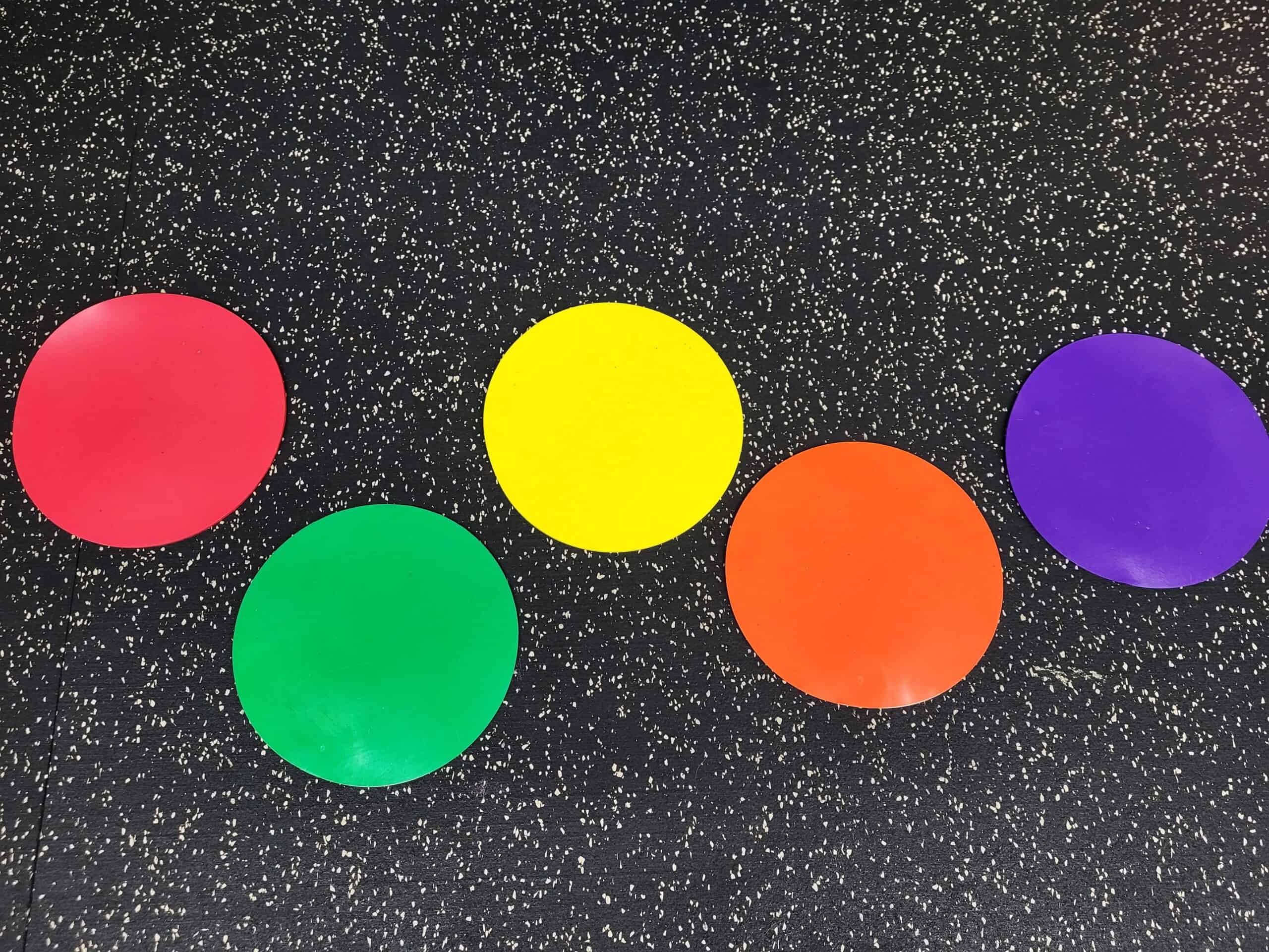 Värikkäitä palloja