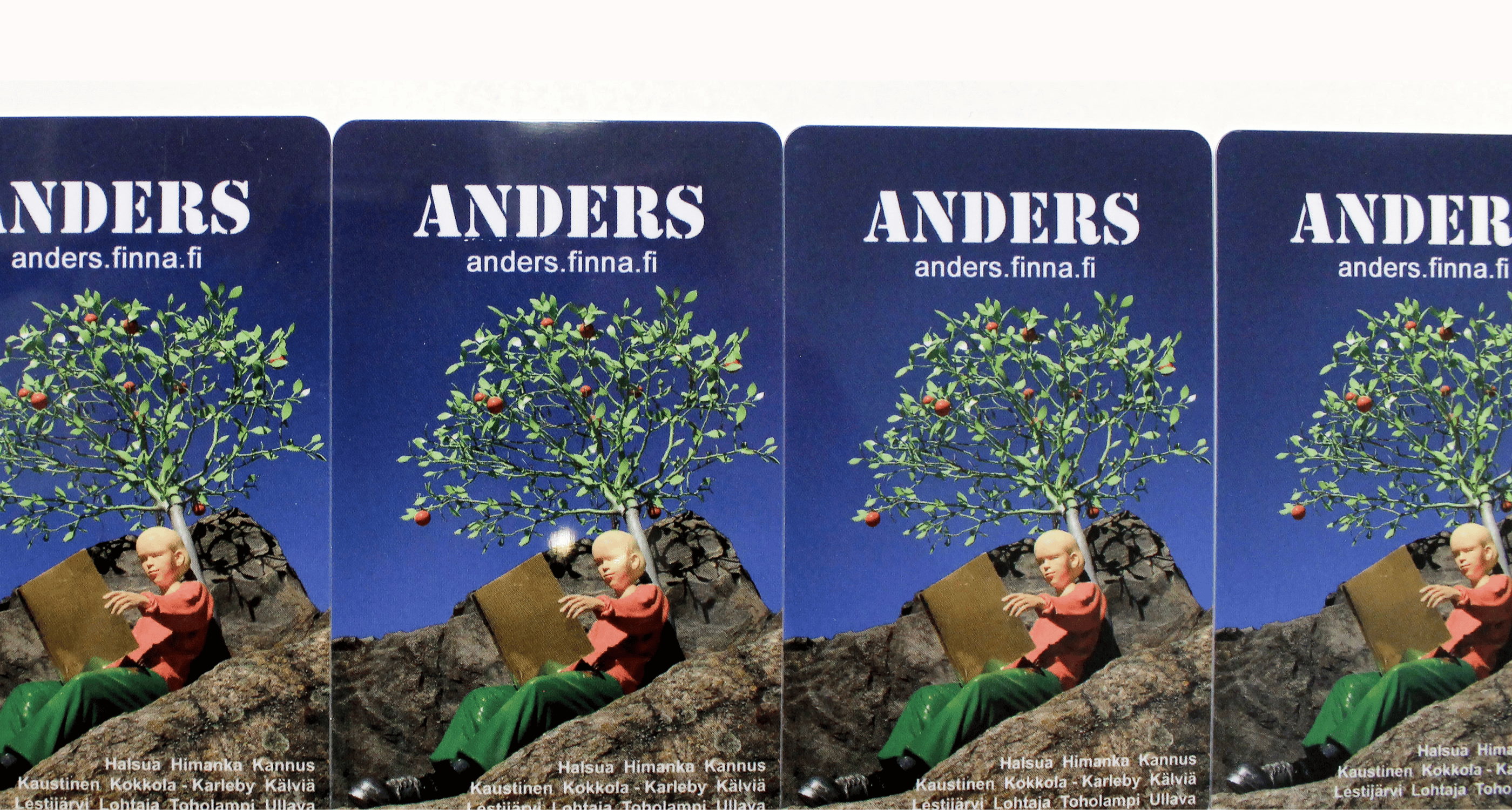 Anders-kirjastojen kirjastokortteja rivissä.